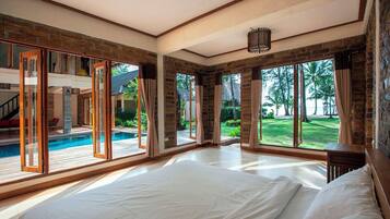 Pool Side Villa Sea View