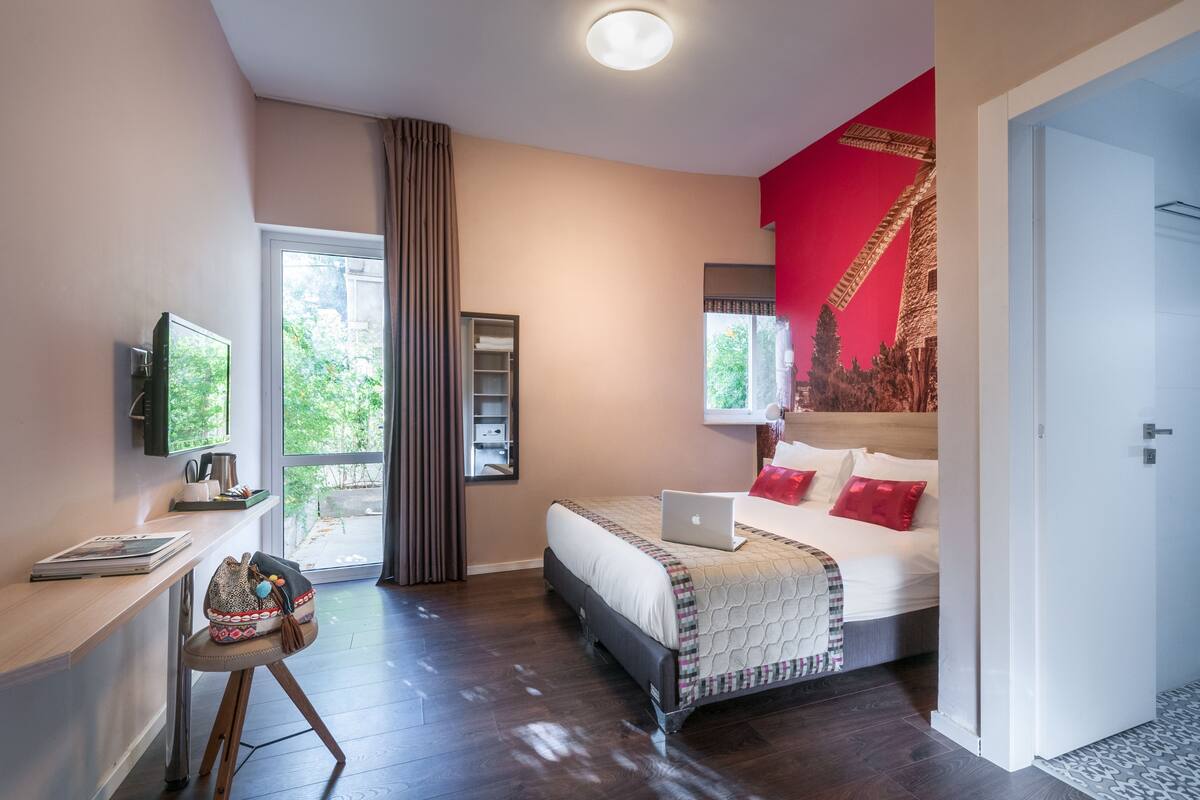 Superior Room, Patio | Premium bedding, memory foam beds, in-room safe, desk