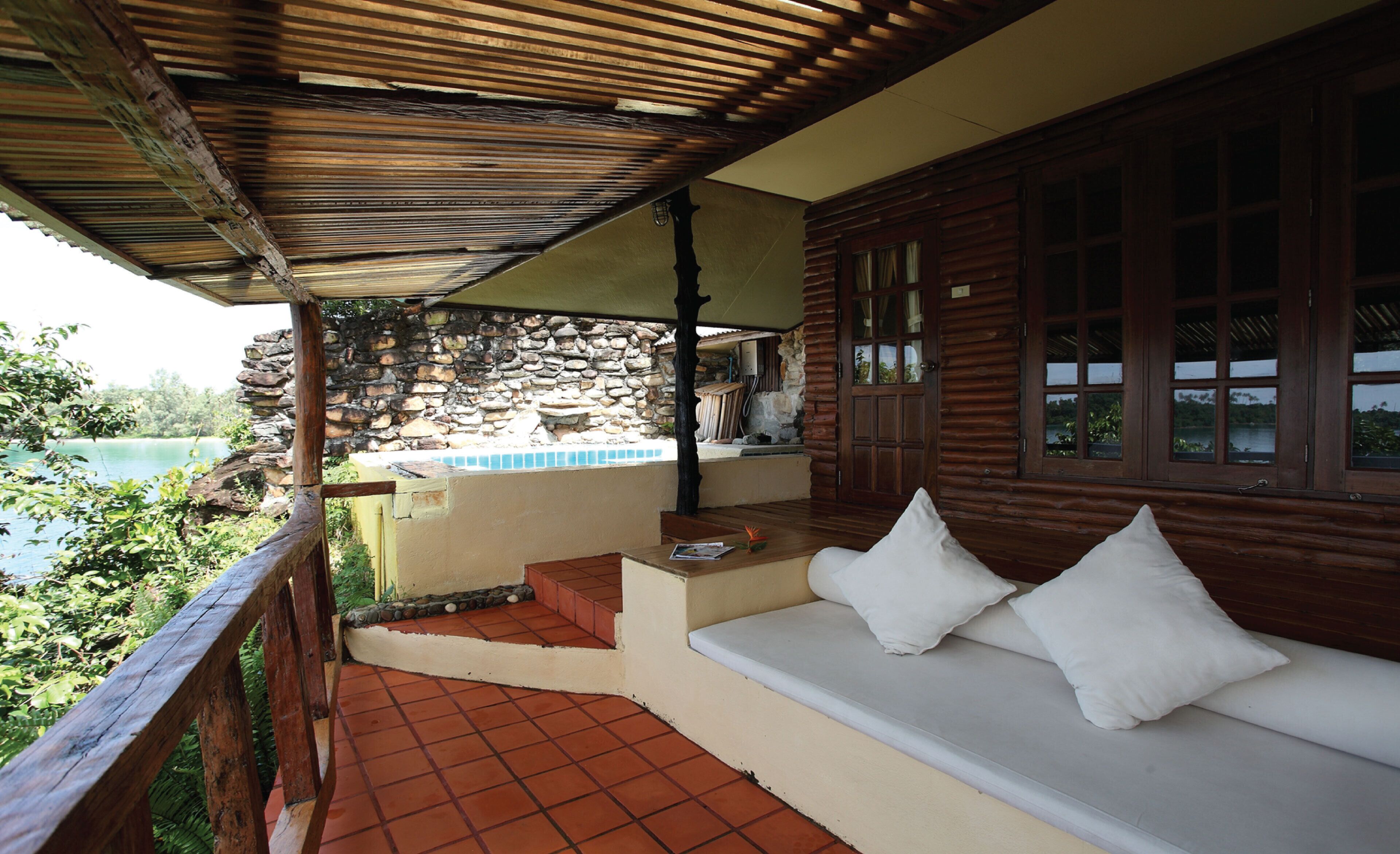 Mini Pool Villa / Tropical Style | 低刺激性寝具、デスク、可動式ベッド、WiFi (無料)