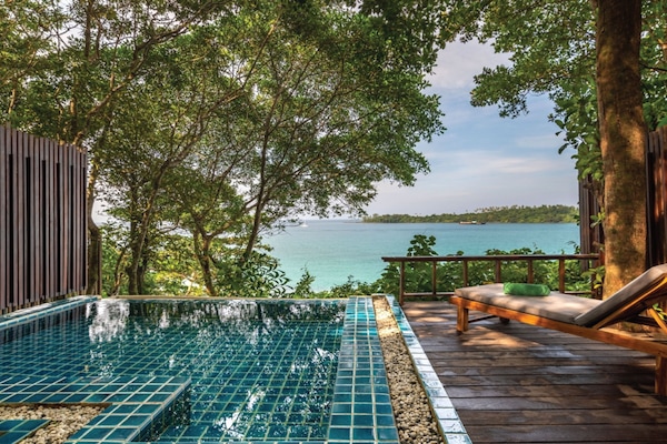 Mini Pool Villa / Modern Style | Ropa de cama hipoalergénica, escritorio, camas supletorias y wifi gratis