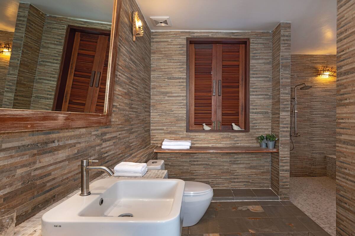 pool access villa | bathroom | separate bathtub and shower, deep-soaking bathtub, free toiletries