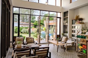 Breakfast, lunch and dinner served - Wendy The Pool Resort (Ko Kood)
