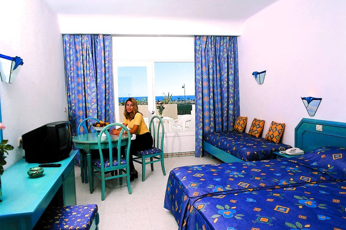 1 quarto, frigobar, cofres nos quartos, escrivaninha