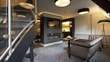 Televisión de pantalla plana, chimenea