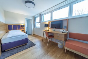 Comfort Zimmer (Einzel- oder Doppelzimmer) | Desk, free WiFi, bed sheets - Dialoghotel Eckstein (Baar)