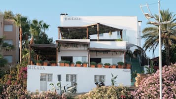 Fachada de la propiedad