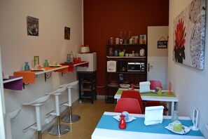 Free daily continental breakfast 