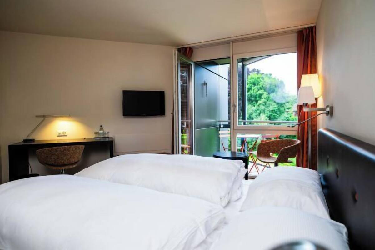 Hypo-allergenic bedding available, minibar, in-room safe, desk