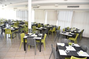 Breakfast area - Madison Hotel Nahariya (Nahariya)