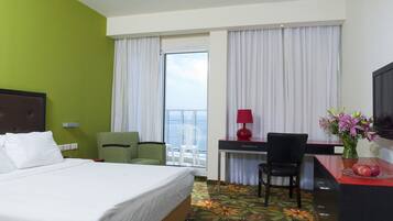 Kamar Superior | Brankas, meja kerja, dan setrika/meja setrika