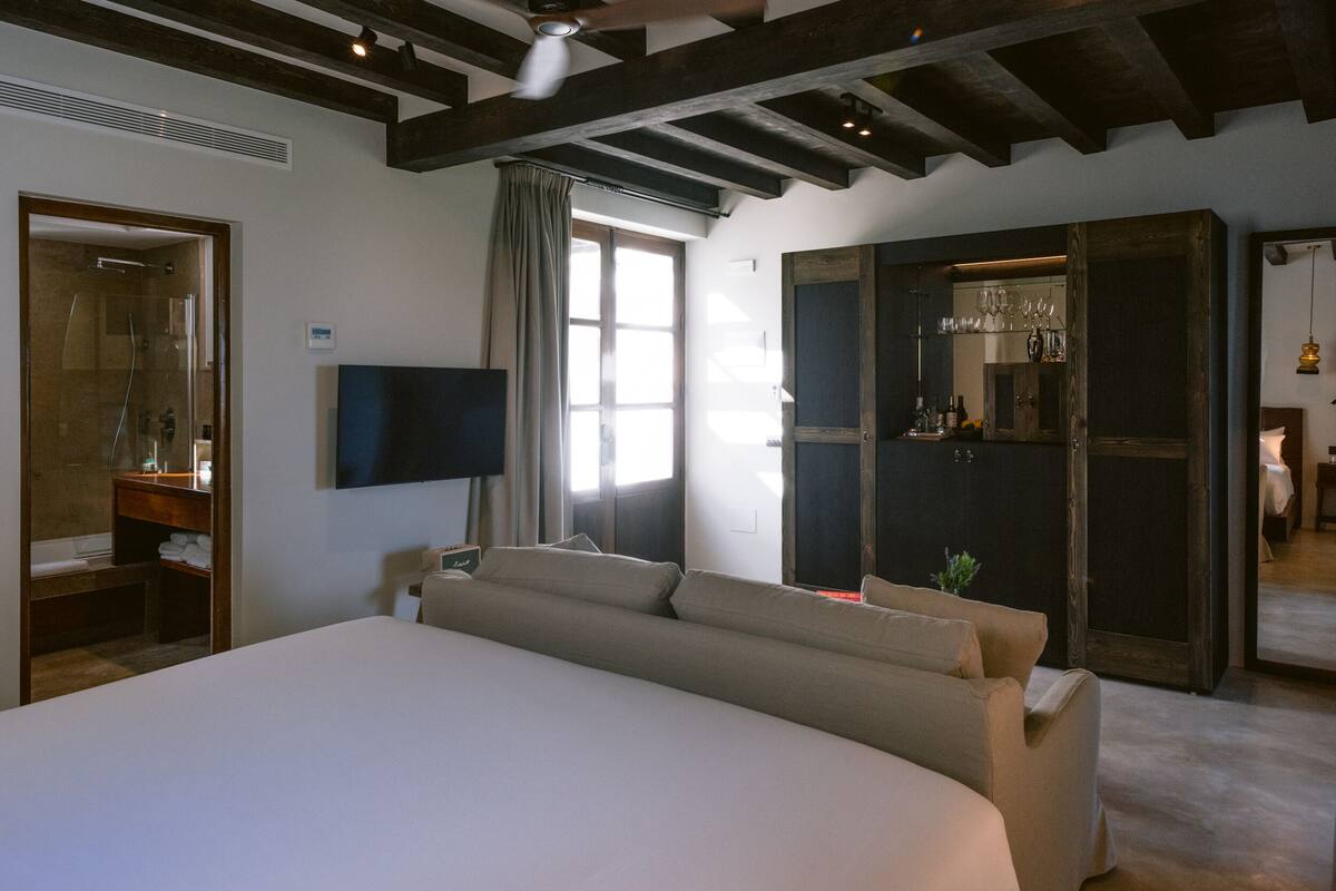 junior double room | 1 bedroom, premium bedding, down duvets, minibar