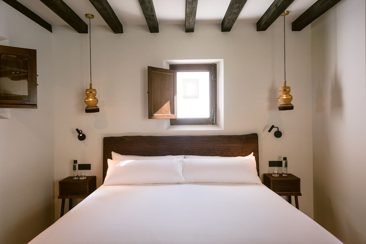 Chambre Double Junior | 10 chambres, literie de qualité supérieure, couette en duvet d'oie