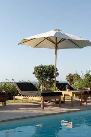 2 piscinas al aire libre, sillones reclinables de piscina