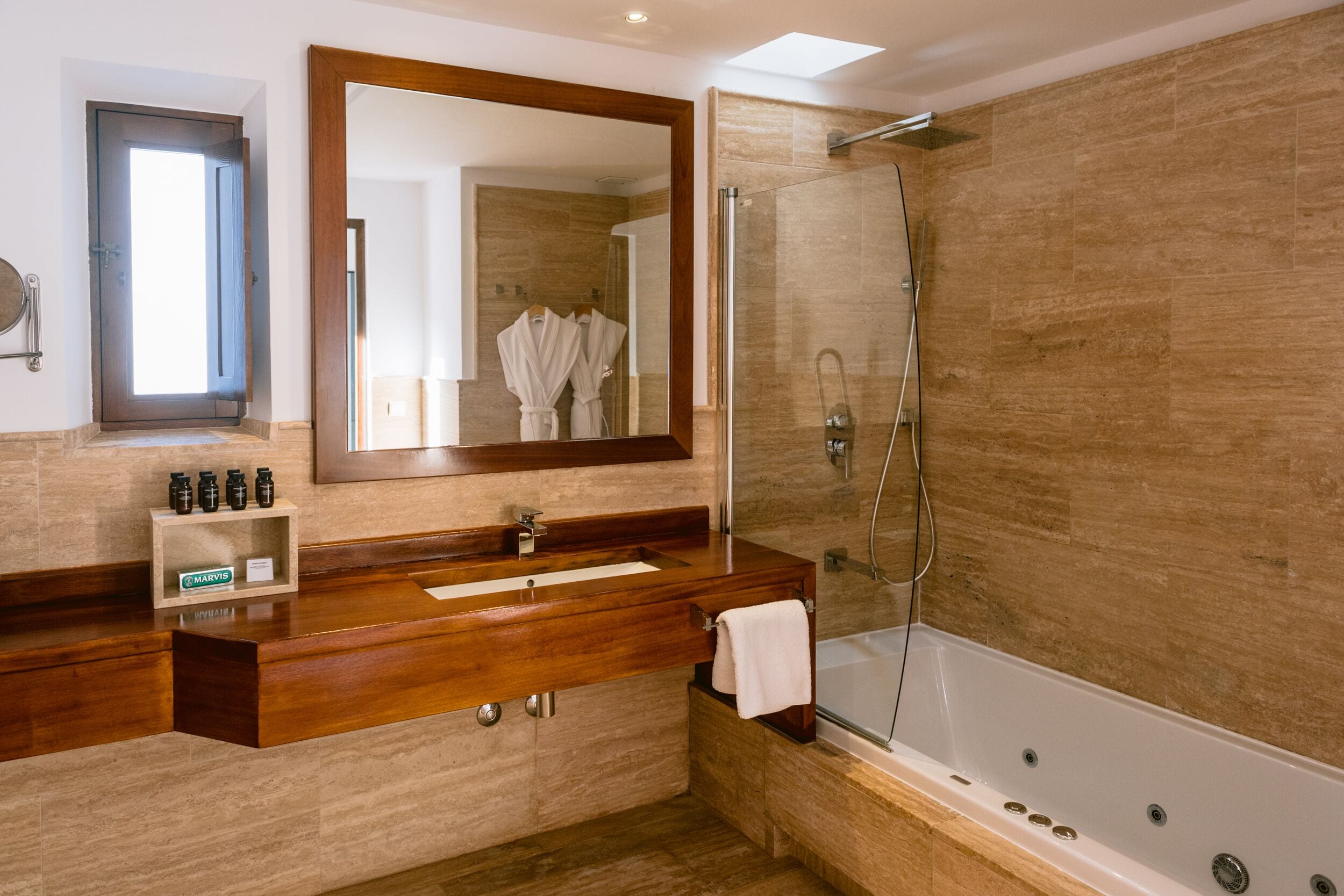 premium double room | bathroom | combined shower/bathtub, jetted bath, rainfall showerhead