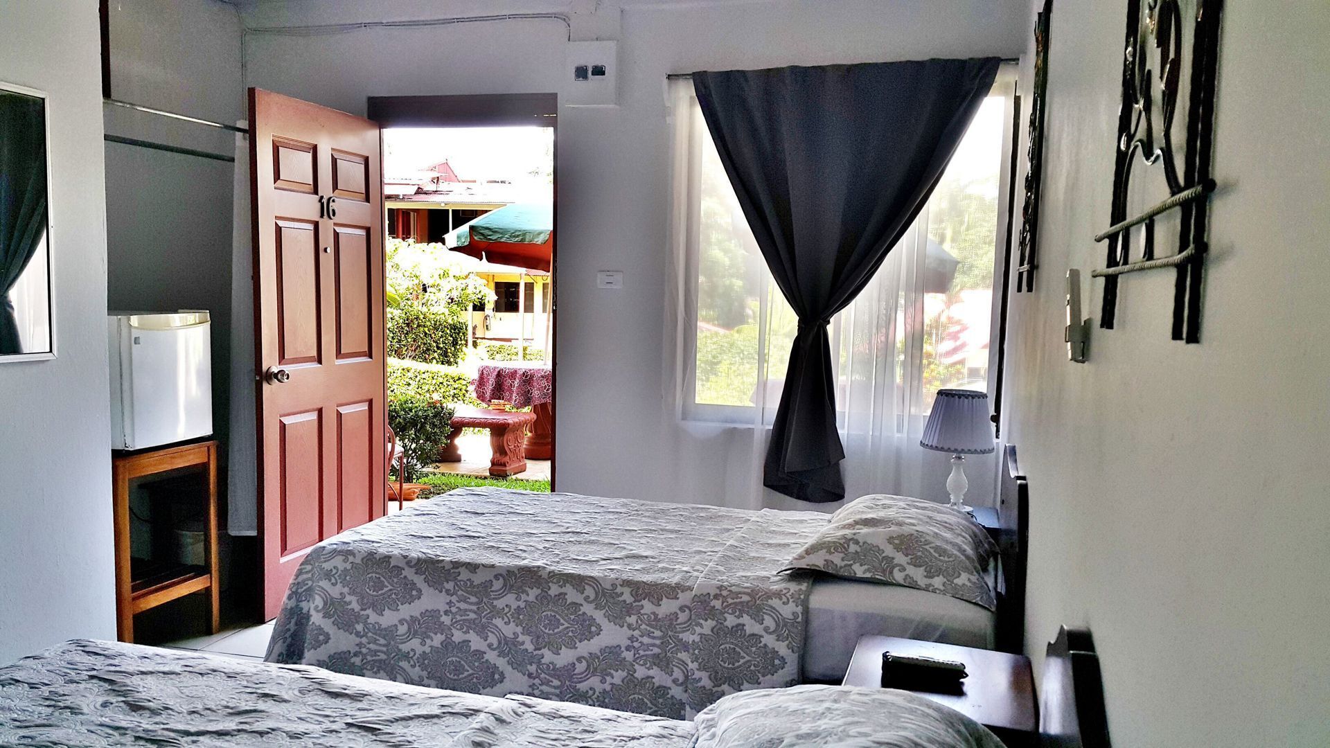 Caja de seguridad en la habitación, escritorio y wifi gratis 