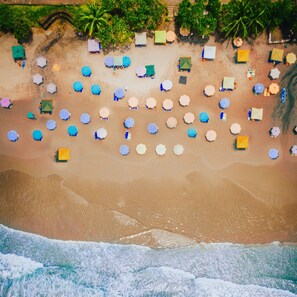 Beach nearby, white sand - Hotel Divisamar by LHR (Quepos)