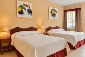 Standard Double Room | In-room safe, desk, free WiFi, bed sheets - Hotel Divisamar by LHR (Quepos)