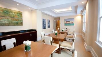 Phục vụ bữa tối