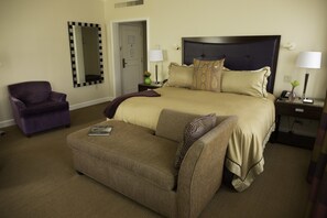 Luxury Room, 1 King Bed | Premium bedding, minibar, in-room safe, desk - The Alluvian (Greenwood)