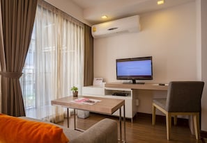 Executive Studio | In-room safe, desk, iron/ironing board, free WiFi