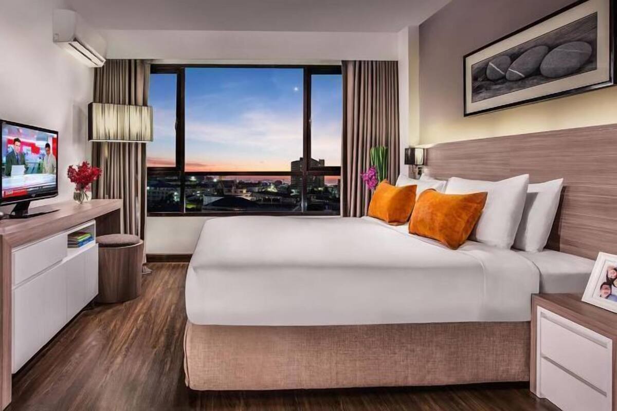 Premium bedding, pillow-top beds, in-room safe, desk