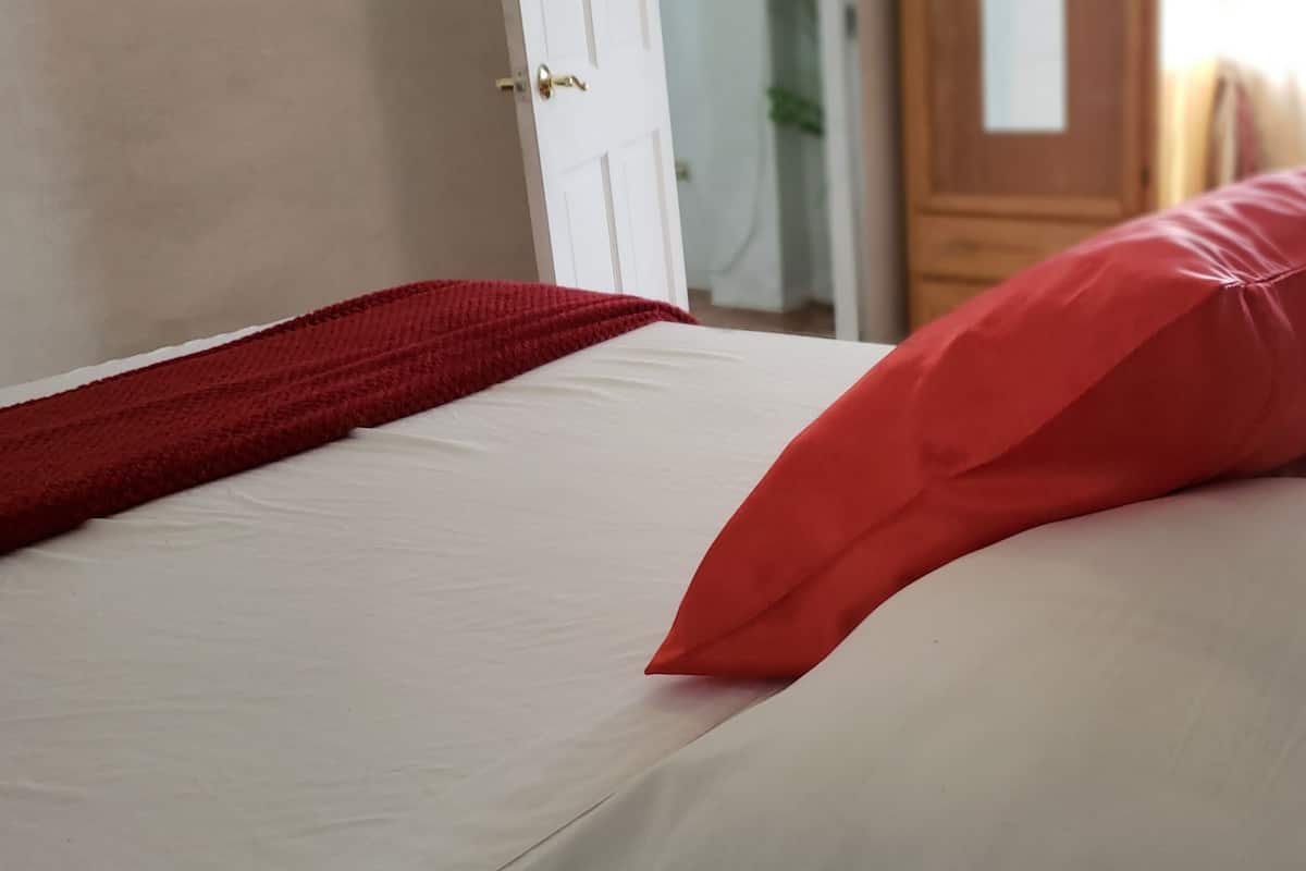 Bureau, chambres insonorisées, fer et planche à repasser, Wi-Fi gratuit