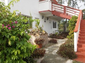 Property grounds - Tobago Tranquil Guesthouse (Buccoo)