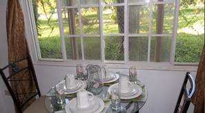 Borðhald á herbergi eingöngu