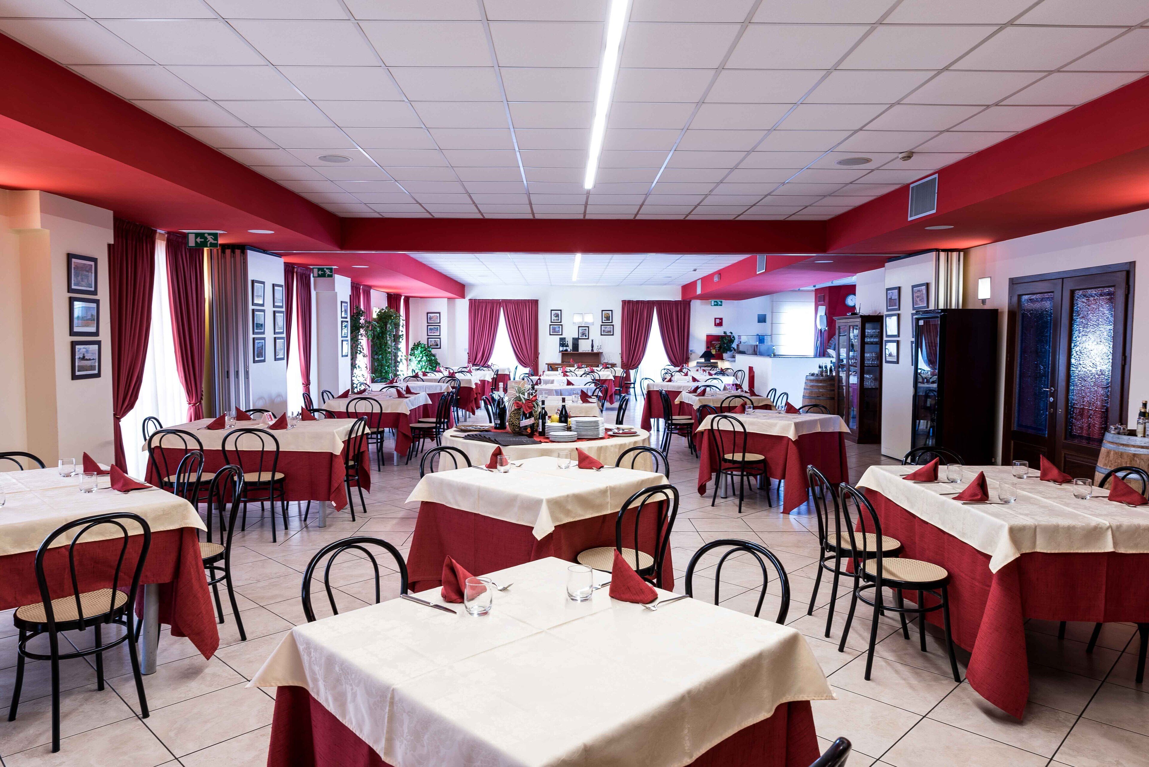 Lunch and dinner served, Italian cuisine