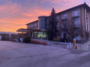 المنشأة من الخارج