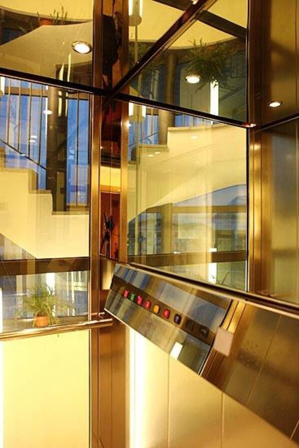 المنشأة من الداخل