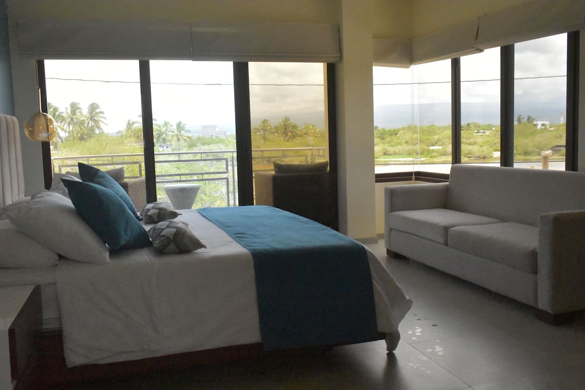 superior room, 1 king bed, lake view | bed sheets