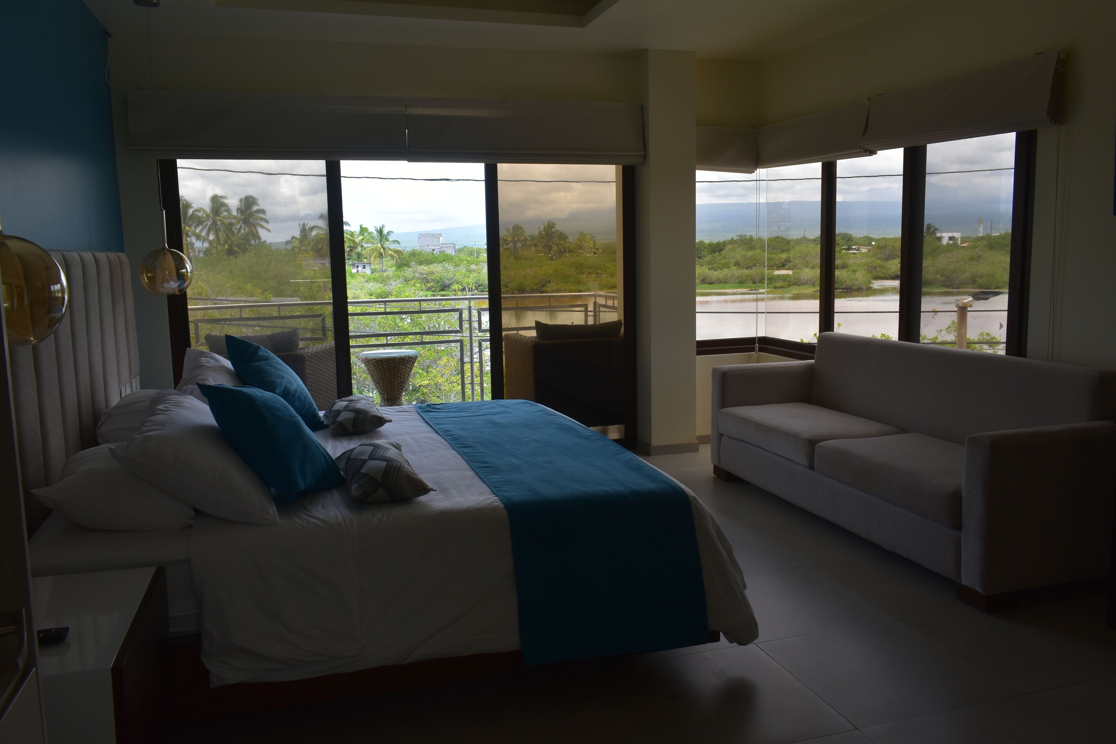 superior room, 1 king bed, lake view | bed sheets