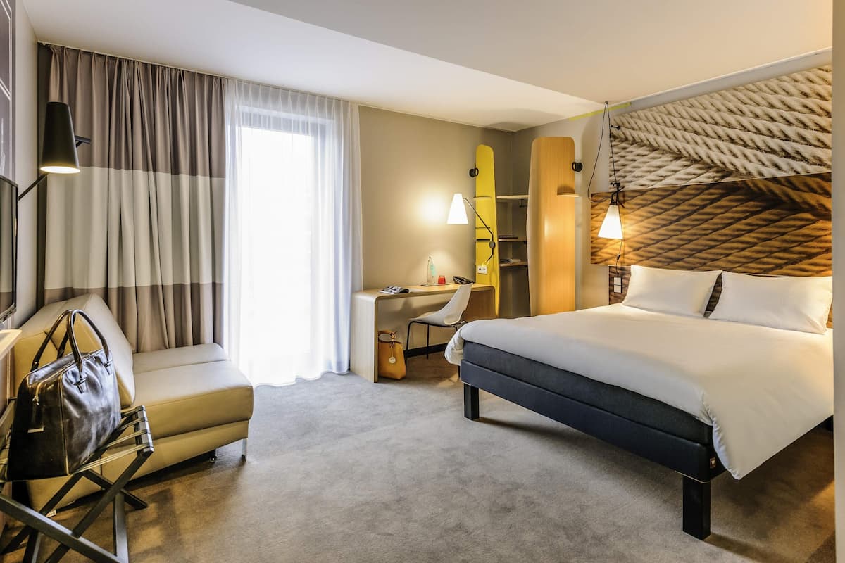 Quarto premium, 1 cama de casal e sofá-cama (Kettle) | Roupas de cama antialérgicas, escrivaninha