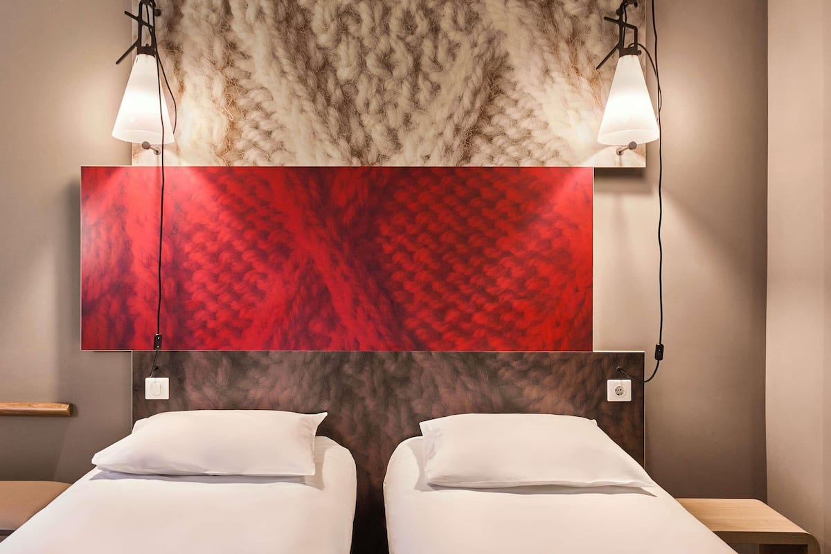 Ropa de cama hipoalergénica y escritorio