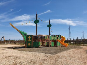 Children’s play area – outdoor