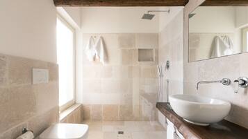 Eco-friendly toiletries, hair dryer, bidet, towels