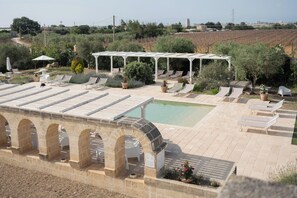 Outdoor pool, open 10:00 AM to 6:30 PM, free pool cabanas - Masseria Agrituristica Lama San Giorgio (Rutigliano)