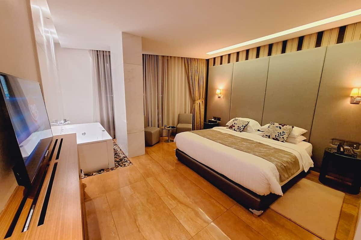 executive room, 1 king bed, partial ocean view | 2 bedrooms, egyptian cotton sheets, premium bedding, pillow-top beds