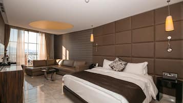 Suite junior, 1 cama de matrimonio grande, bañera de hidromasaje, vistas al mar | Sábanas de algodón egipcio y ropa de cama de alta calidad