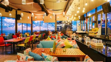 2 restaurants, breakfast served