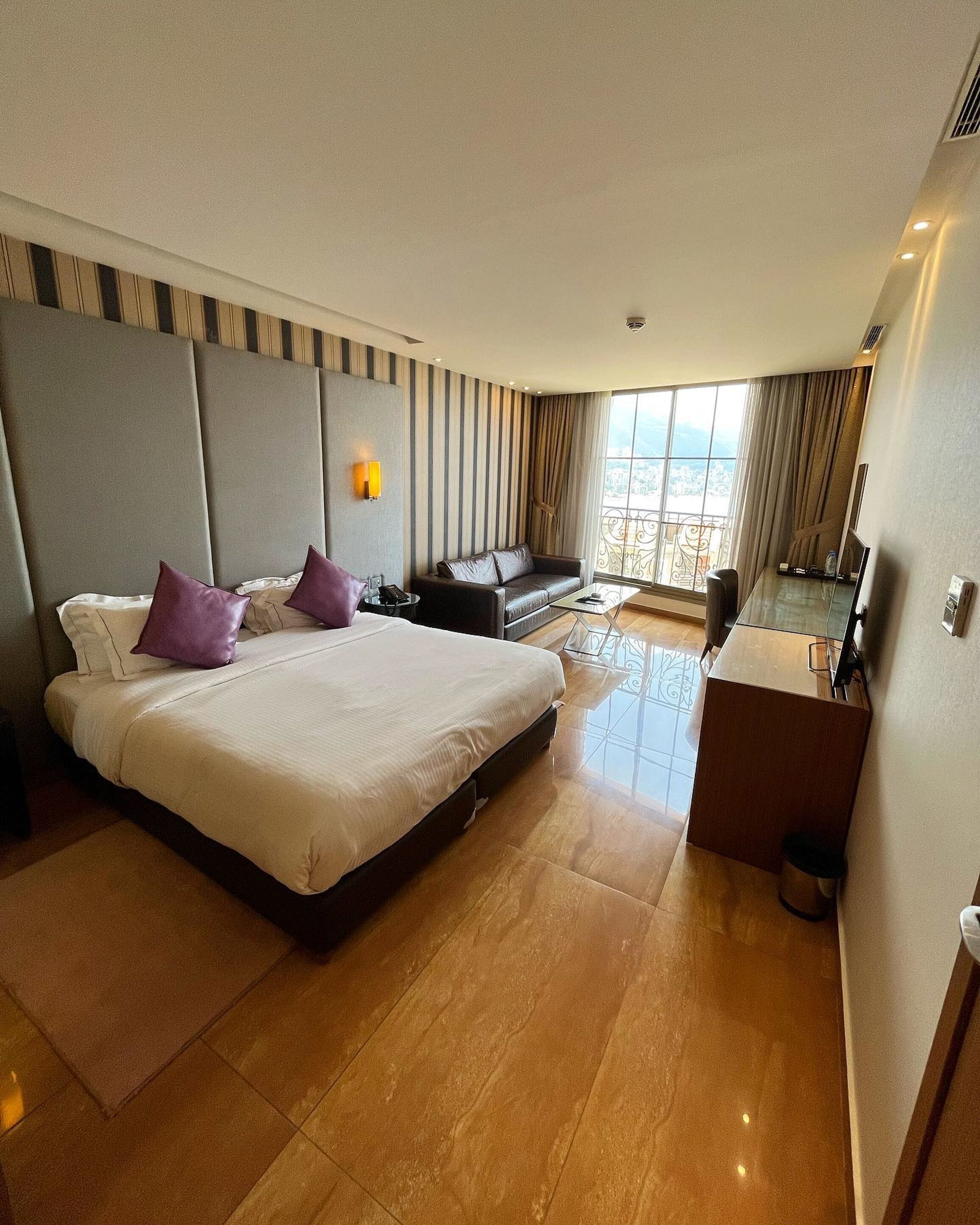 Suite Junior, 1 très grand lit, bain à remous, vue mer