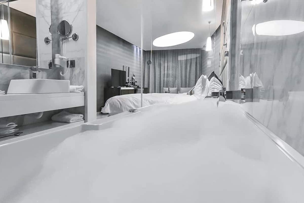 junior suite, 1 king bed, hot tub, sea view | private spa tub