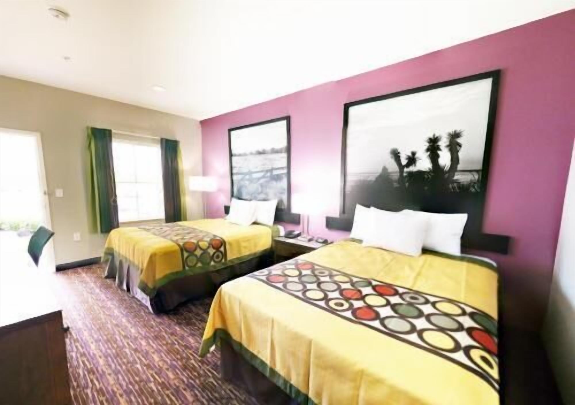 Schreibtisch, Bügeleisen/Bügelbrett, kostenlose Babybetten