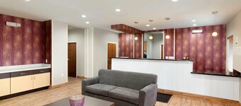 Super 8 by Wyndham Carrizo Springs