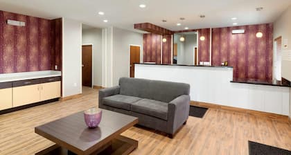 Super 8 by Wyndham Carrizo Springs