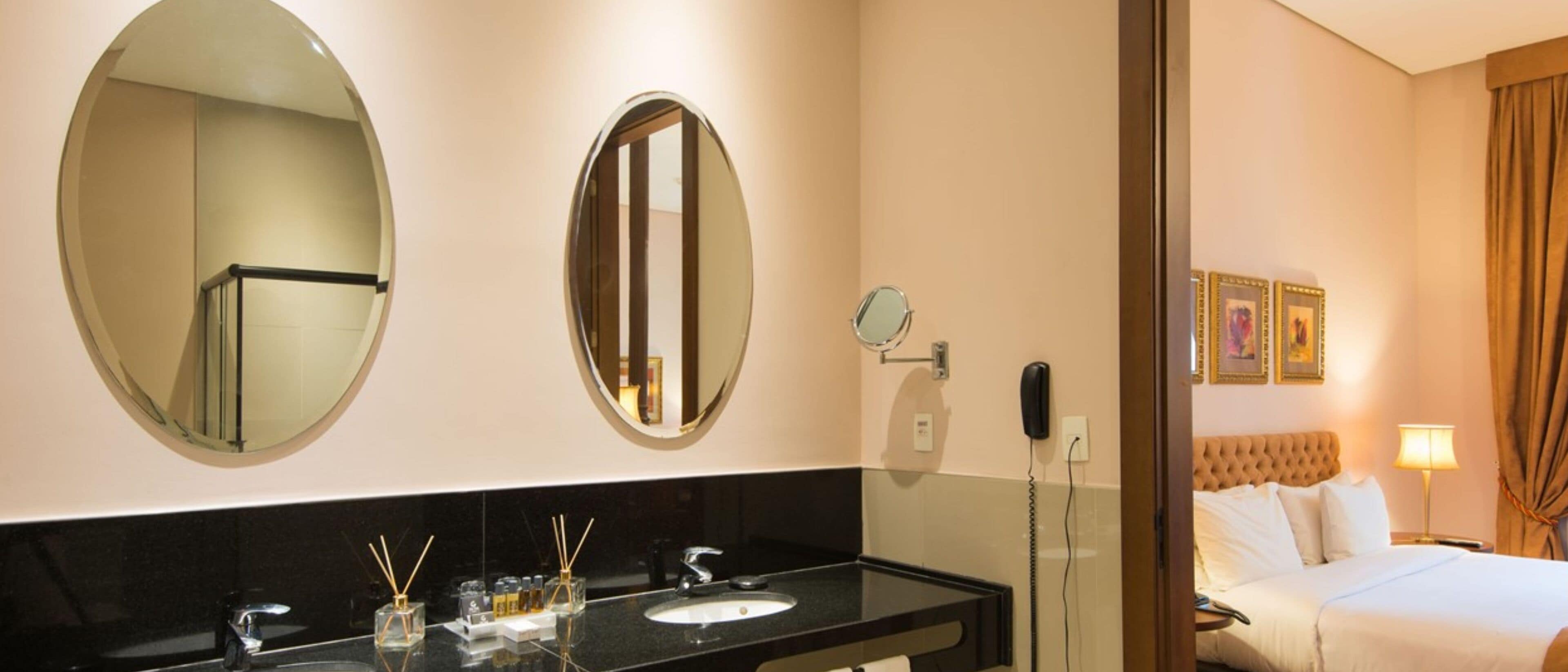 collection suíte junior | bathroom | shower, free toiletries, hair dryer, towels