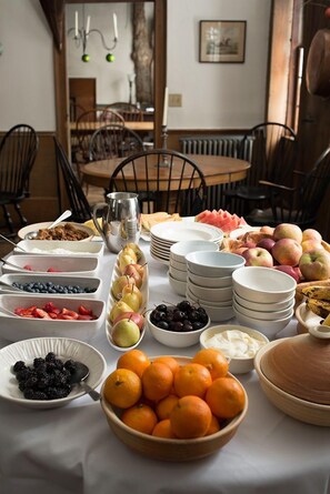 Desayuno continental gratuito y diario