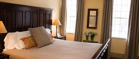 Thayer House, Room 205, 1 King bed | Premium bedding, individually decorated, individually furnished