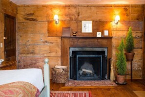 Thayer House, Room 201, 1 King bed, Jetted tub | Premium bedding, individually decorated, individually furnished - The Old Inn On The Green (Great Barrington)